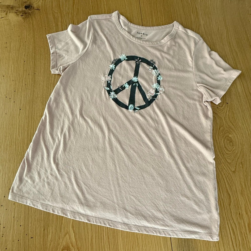 Torrid Light Pink Embroidered Peace Sign Tee, Size 0 (L 12)
